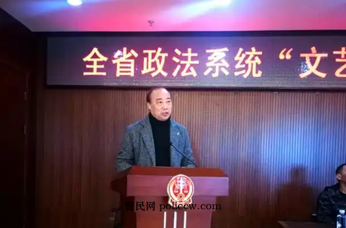 胡红湘:法治文化不是挂在墙上的标语,要真正走进干警心里、走进群众的生活里 胡红湘:法治文化不是挂在墙上的标语,要真正走进干警心里、走进群众的生活里