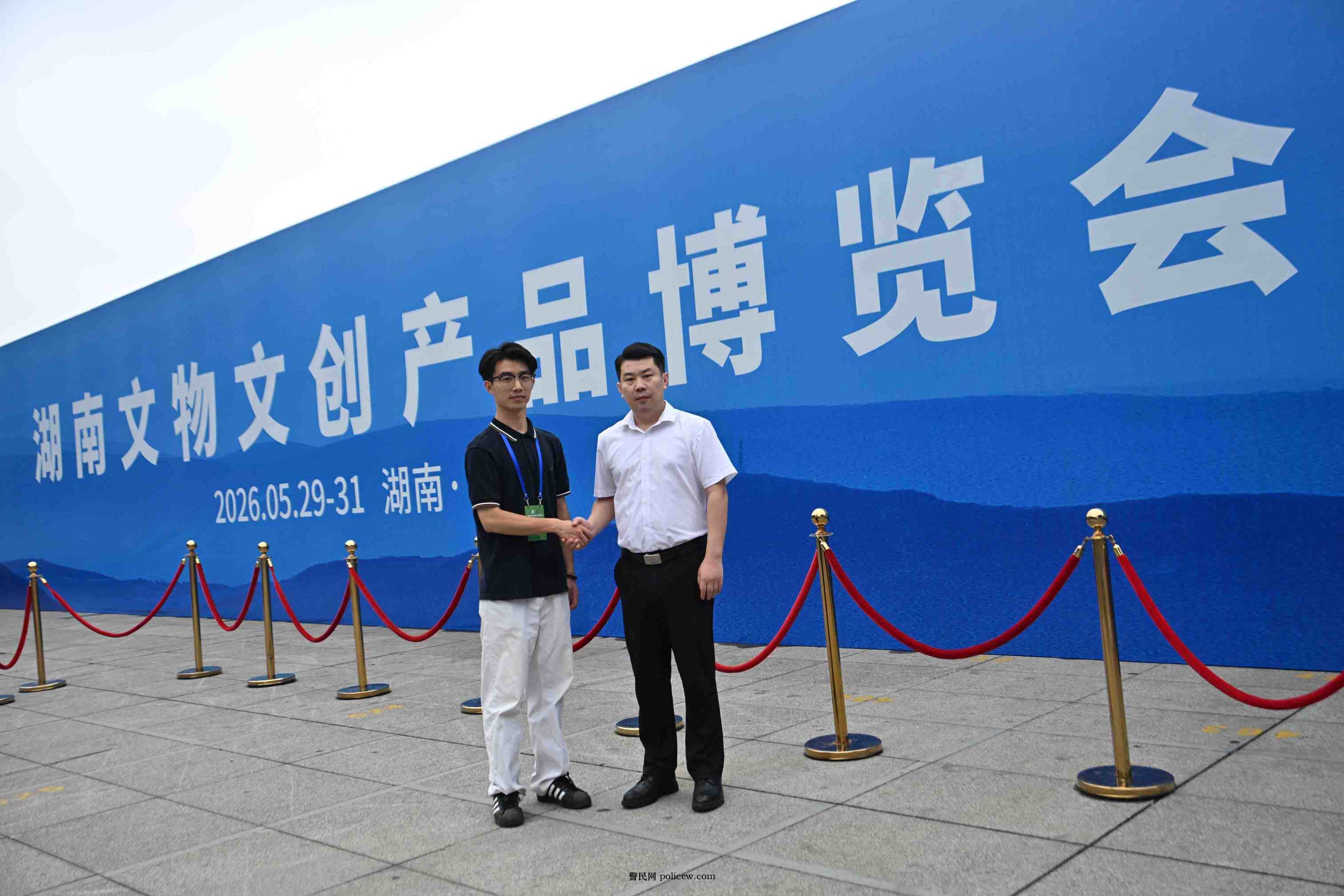 警民网管委会应邀参观第35届湖南文物交流会及联动会场 警民网管委会应邀参观第35届湖南文物交流会及联动会场