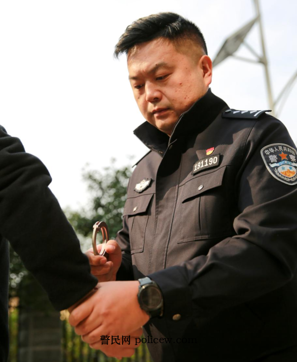 这位从ICU挺过来的刑警，在基层扎下“平安篱笆”——记宁乡市公安局民警舒展