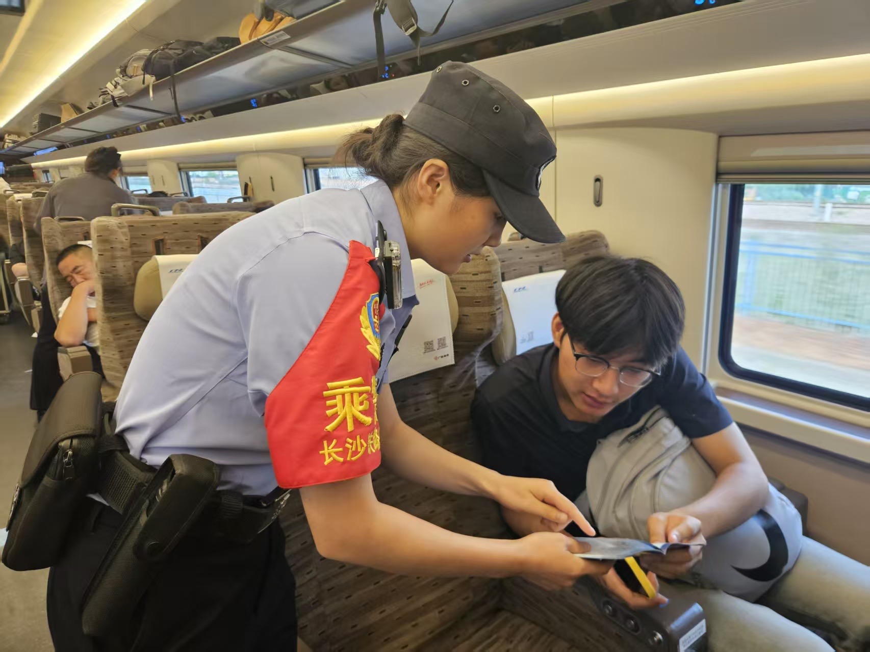 深耕车厢宣传阵地 筑牢铁路禁毒屏障 深耕车厢宣传阵地 筑牢铁路禁毒屏障